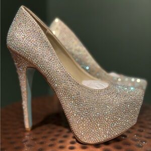 NEW NIB Betsey Johnson Wish Champagne Sparkling Rhinestone Heels Pumps
